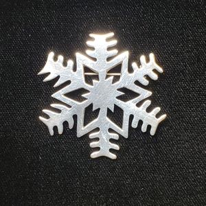 Sterling silver snowflake pin/pendant